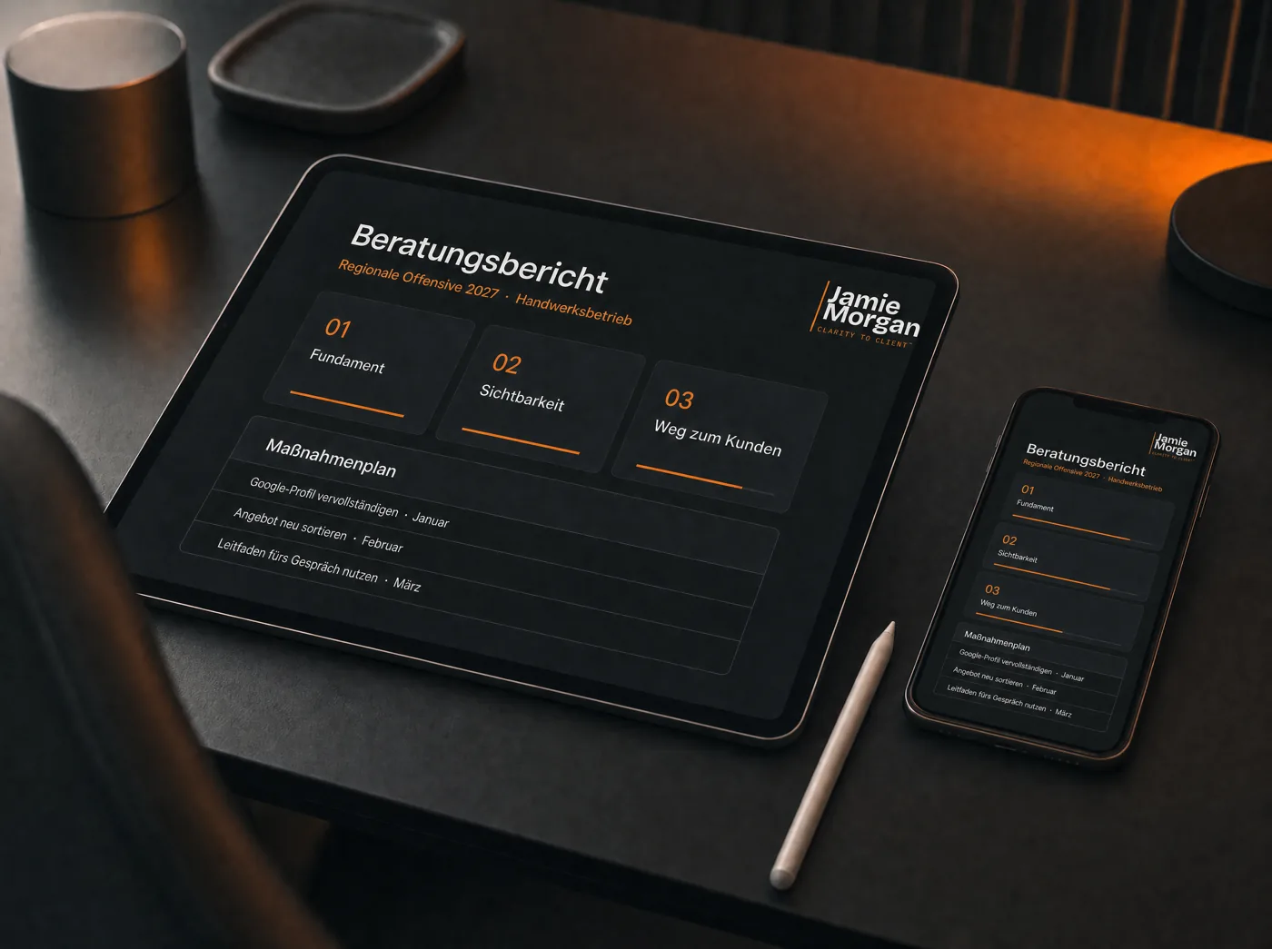 Tablet und Smartphone zeigen einen Beratungsbericht der Regionalen Offensive mit den drei Schritten und einem Maßnahmenplan